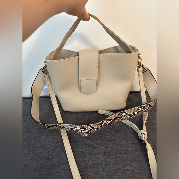 NWT! Michael Kors crossbody-ivory & snack print- great for fall! - Picture 5 of 9